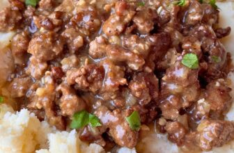 GROUND BEEF AND GRAVY – The Southern Girl Cooks