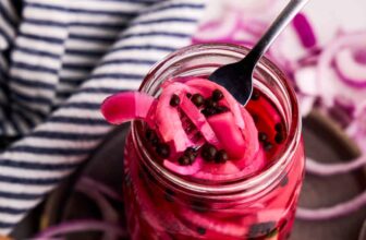 The best way to Make Pickled Crimson Onions
