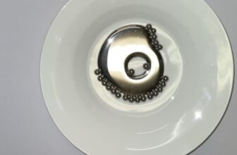 Newly Found ‘Hybrid’ Part of Matter Blurs the Line Between Strong and Liquid